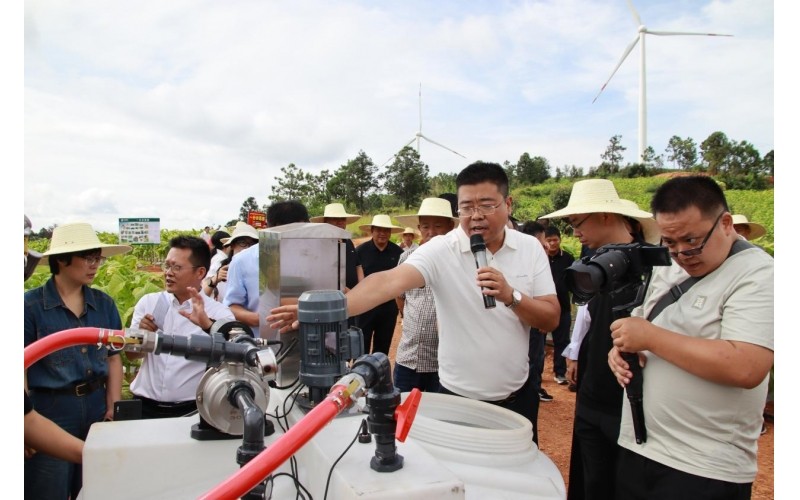 中隆泰光伏智能施肥机亮相攀枝花仁和烟草基地